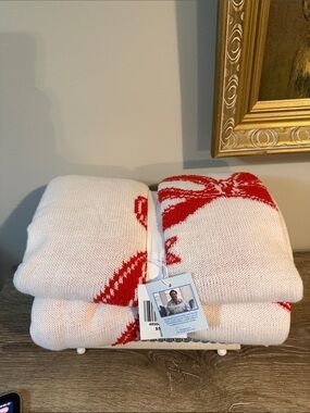 crown & ivy X Sewing Down South NWT White with Red Bow Sweater Knit Throw